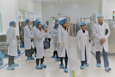 旅游學院組織教工參觀湯臣倍健，探索健康產業與文旅發展的融合之路